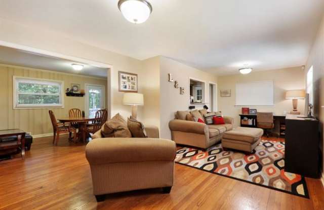 2734 Hollywood Drive Gallery 4