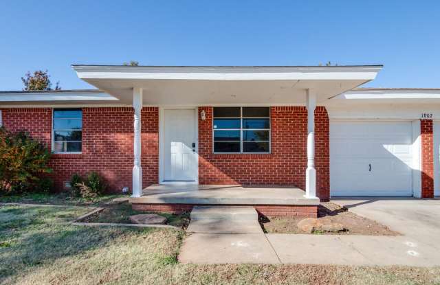 Three bed/one bath home backs up to Chisholm Trail Park Gallery 3
