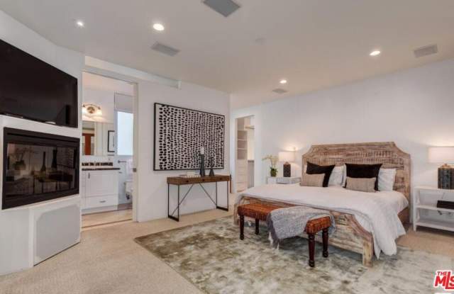 3711 Ocean Front Walk Gallery 2