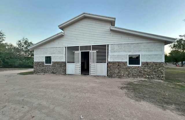 1635 E Rogers Rd photos photos 1635 E Rogers Rd photos photos