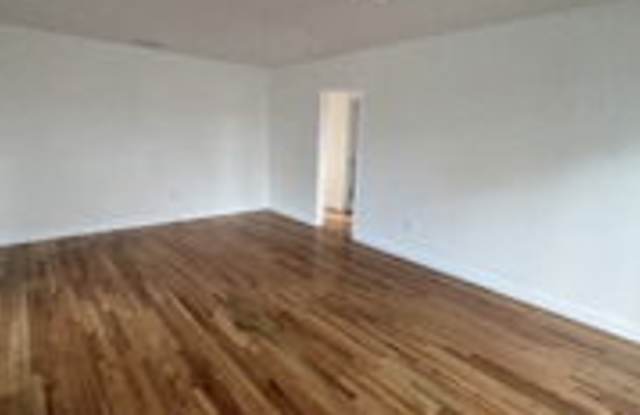 15605 Berendo Avenue Gallery 3