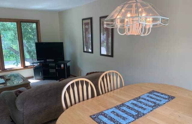 1374 Lakeside Cir Gallery 4