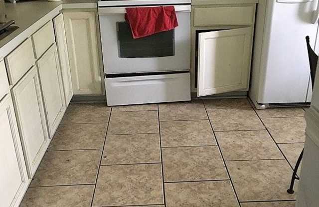2558 Eiffel Circle East Gallery 3