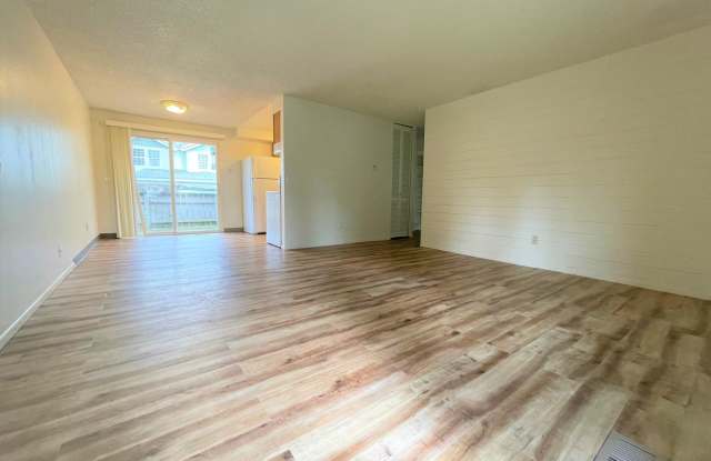 1330 S Ivy Street ~ Charming Updated Duplex with Brand New Carpet! Gallery 3