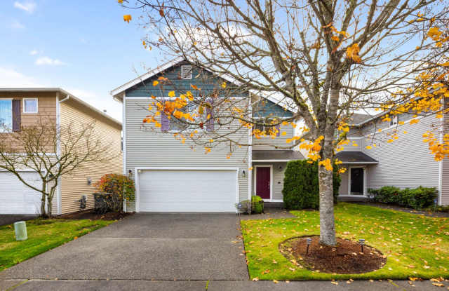 4 Bedroom Sammamish Retreat with Cascade Views and  Private Backyard Gallery 1