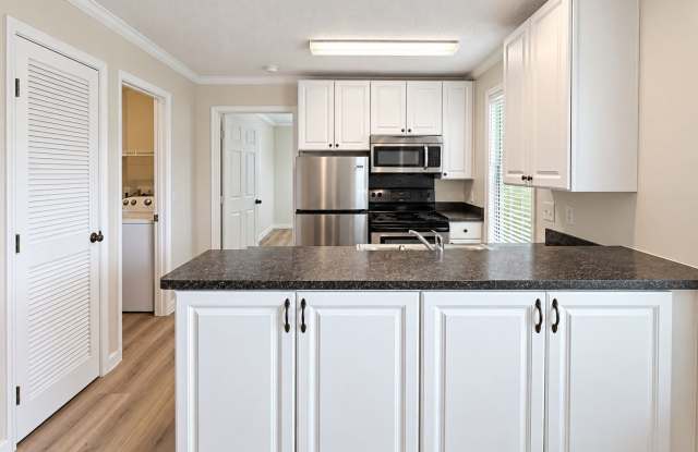 2 Bed and 2 bath close to UF Gallery 4