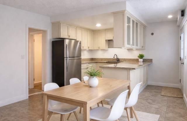 1037 N Genesee Ave photos photos