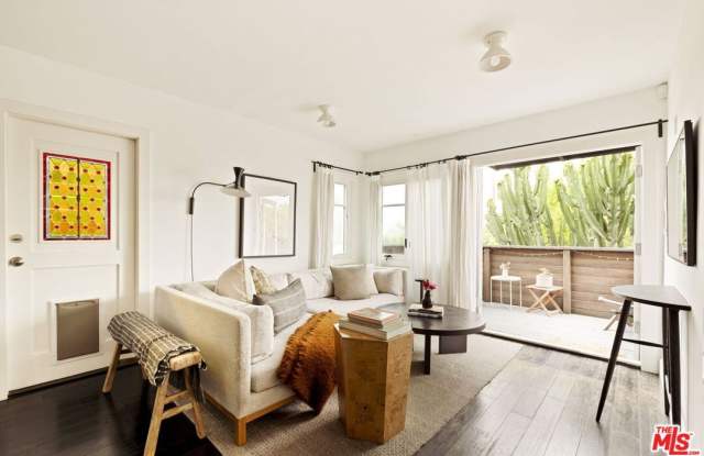 3633 Effie St photos photos