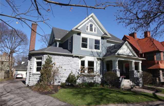 11 Portsmouth unit: 3 photos photos