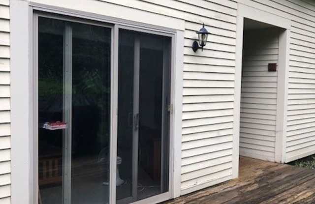 Spacious 2BR/1.5BA Condo Available 11/10!!! Gallery 4