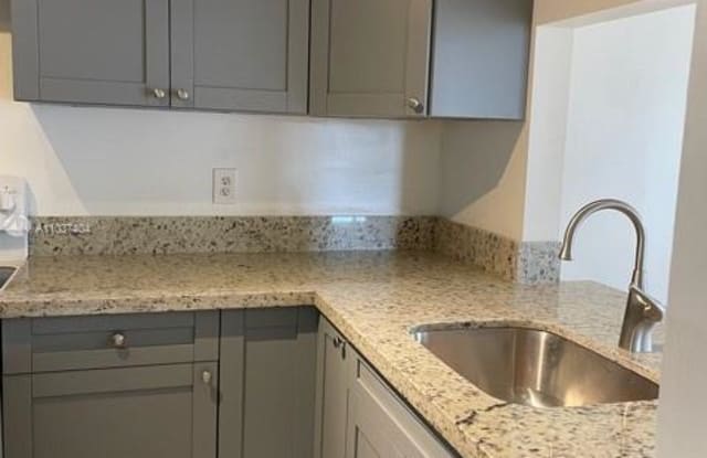 10064 NW 4th St - 10064 NW 4th St, Pembroke Pines, FL 33024