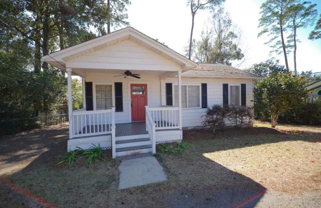 3 Bed / 1 Bath Home w/Sunroom in Midtown Neighborhood! photos photos