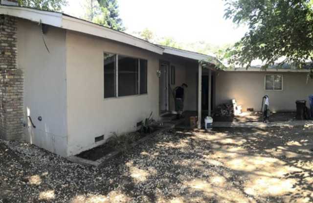 3BR/2BA Clearlake Oaks Home with Waterway Views, Fireplace & Detached Garage Gallery 3