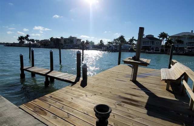745 126TH AVENUE - 745 126th Avenue, Treasure Island, FL 33706