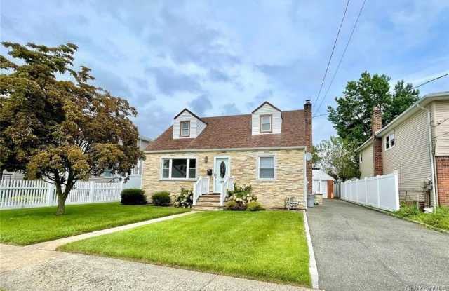 118 Manhattan Avenue photos photos
