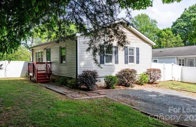 2805 Mccombs Street - 2805 McCombs Street, Charlotte, NC 28208