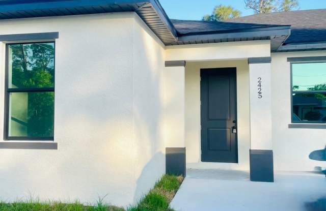 Charming 3BR Duplex in Lehigh Acres photos photos