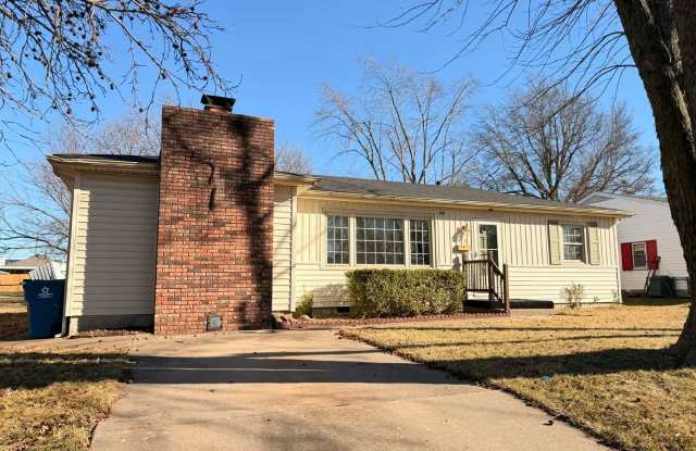 CUTE 3 BEDROOM / 2 BATHROOM HOUSE WITH FENCED IN YARD IN JOPLIN MO!!! photos photos