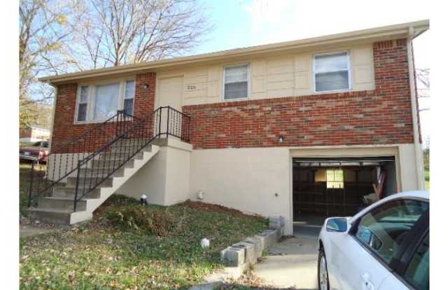 226 Crossland Ave - 226 Crossland Avenue, Clarksville, TN 37040