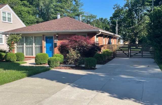 Charming 2 Bedroom 1 1/2 Bath Located In The Bon Air Neighborhood photos photos