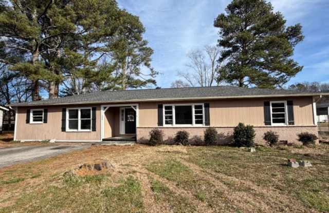 *MOVE IN SPECIAL* 1/2 a months rent off at lease signing* 4 Bedroom 2 Bath house photos photos