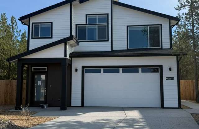 COMING FIRST OF NOVEMBER! | Beautiful New Construction 3-Bedroom Home in La Pine Gallery 1