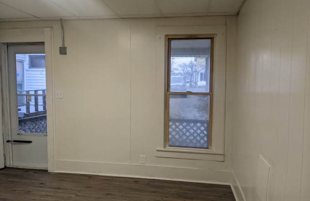 210 Pleasant Street, Ashland, OH 44805 - Studio Cottage Gallery 4