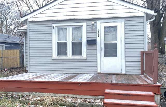 1202 E Milton Ave - 1202 East Milton Avenue, Hazel Park, MI 48030