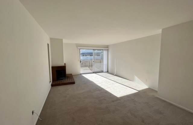 LARGE ONE BED ONE AND HALF BATH UPPER END UNIT CONDO WITH GREAT STORAGE AND TWO COVERED PARKING STALLS Gallery 4