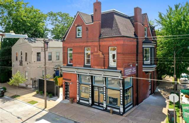 Beautifully renovated 2 bedroom/ 1 bathroom apartment home in Benton Park Gallery 1