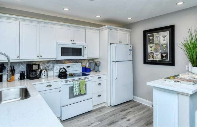1255 E PEPPERTREE Drive Gallery 3