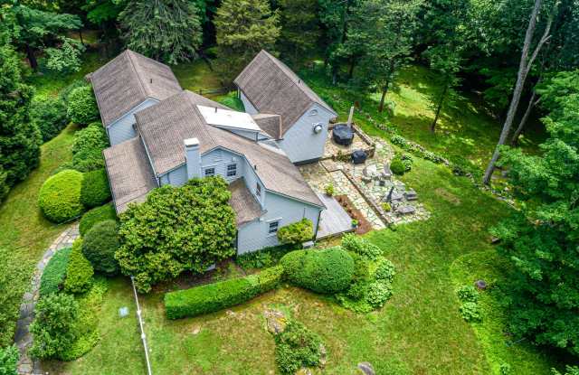 896 Westport Road photos photos