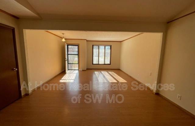 1315 E Richmond Gallery 4