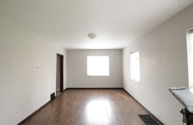 1 Bedroom on S High St Gallery 2