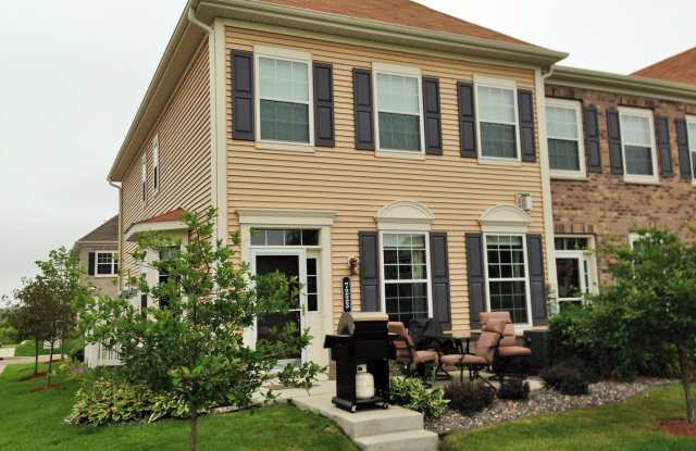 Spacious 3Br/2.5Ba TH w/2 CG in Maple Grove! photos photos