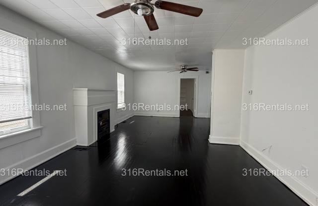 $975 - 323 N Topeka - 3 Bed / 2 Bath Gallery 3