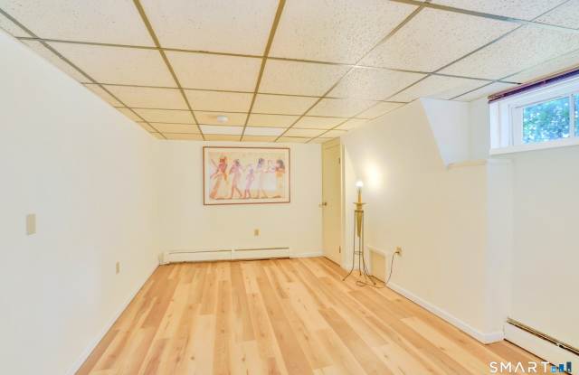 616 Willow Street Gallery 4