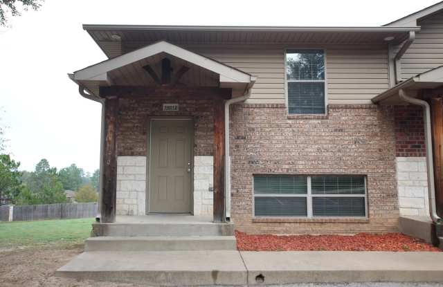 AVAILABLE- 2 Bedroom Duplex for Rent in Lindale! photos photos
