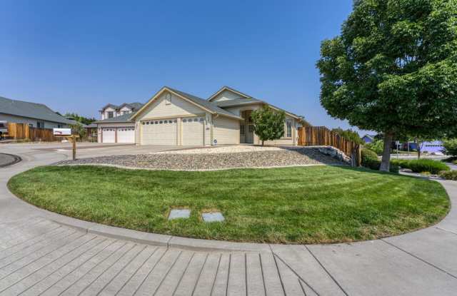 FULLY FURNISHED Sparks home with all utilities included and flexible lease options Gallery 4