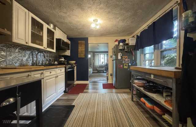 Adorable updated 2 bedroom 1 bath Delanco home. Gallery 4