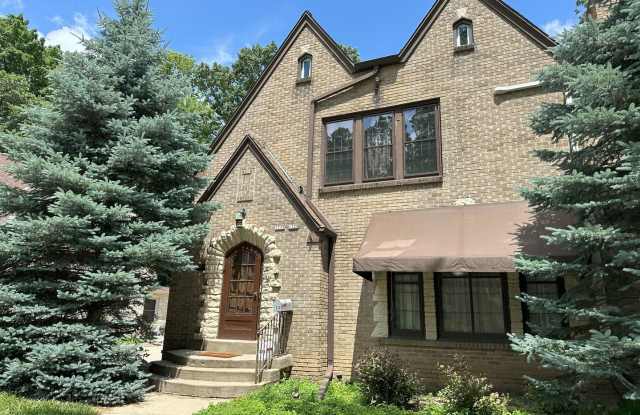 1328-1330 Martha Washington Dr photos photos
