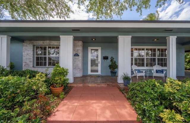 2201 N Lakeside Drive Gallery 2