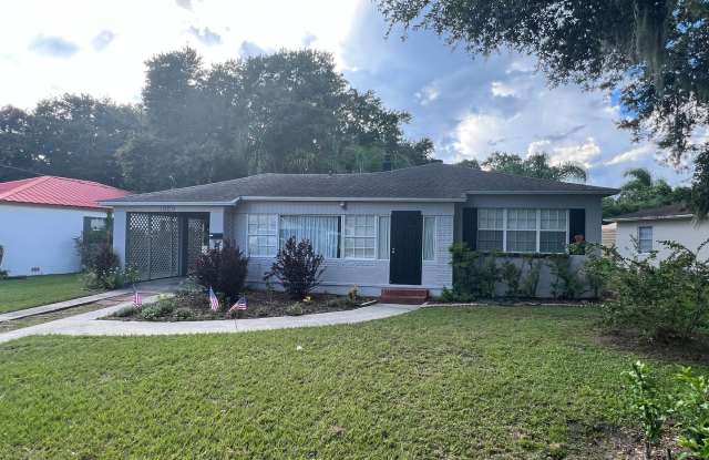 Beautiful 2BR/1BA Near Lake Hollingsworth | Bonus Room + Fenced Yard Gallery 1