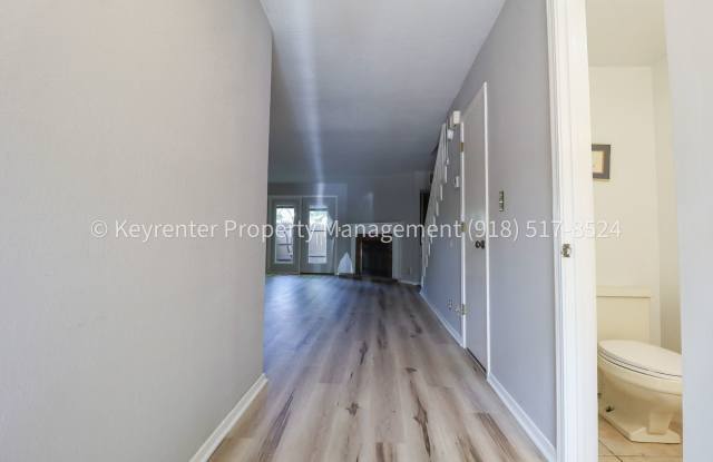 Beautiful South Tulsa 2 bedroom 1.5 Bath Condo! Available Now! Gallery 4