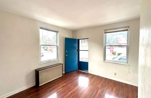 2 Bed, 1 Bath Rowhome in the Heart of Lawrenceville - Available Immediately! Gallery 4