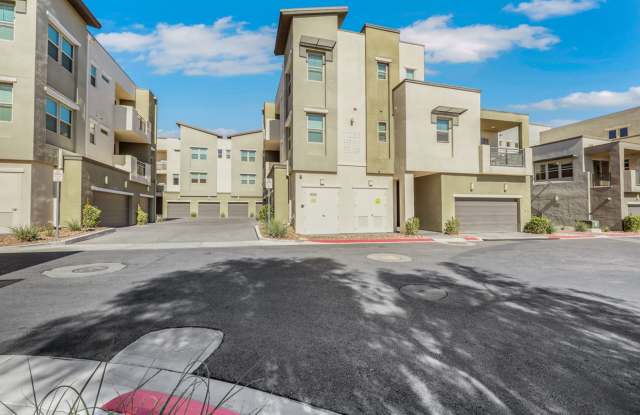Beautiful contemporary townhome Gallery 1
