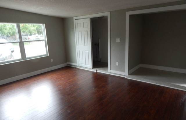 4012 W Montgomery Ter Gallery 4