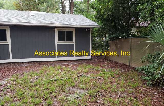 Cute 3 bedroom in Palmetto Woods! Gallery 3