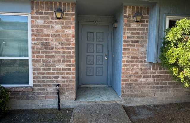 Southside-Duplex-Includes Water  Trash photos photos