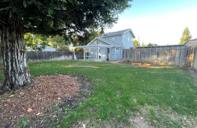 Cozy Country Living in Garden Farms- 1 bed, 1 bath - 17205 Oak Avenue, Garden Farms, CA 93422